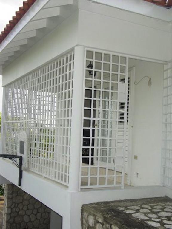 Hill Top Kingston Jamaica Номер фото