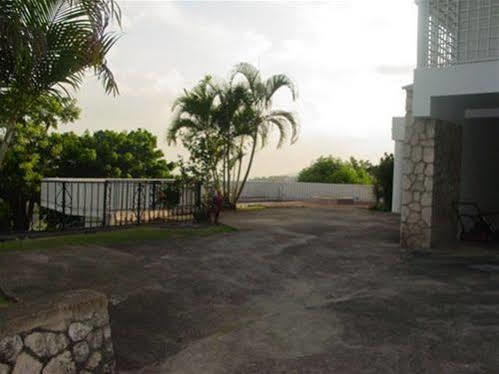Hill Top Kingston Jamaica Экстерьер фото